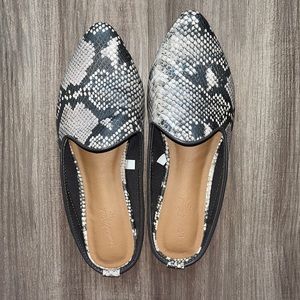 Snake print Flats
